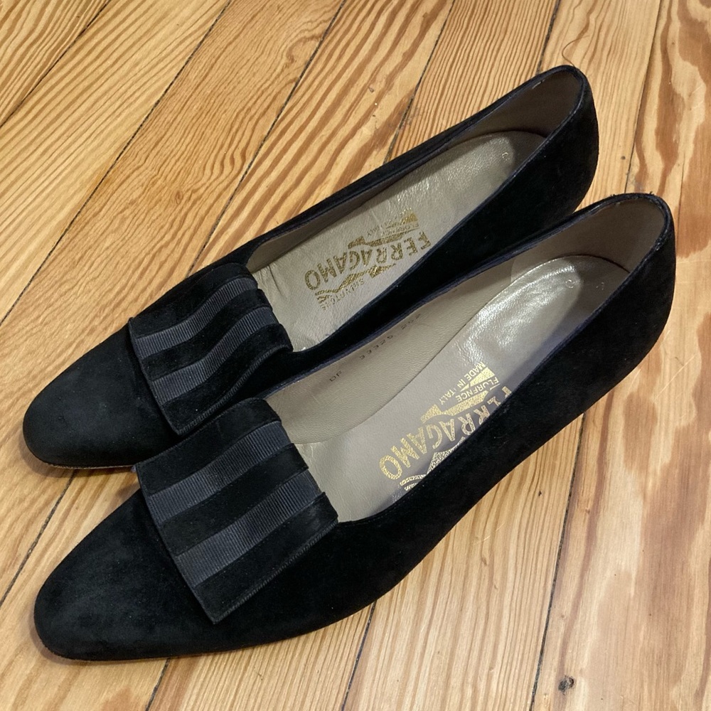 Vintage Ferragamo Black Suede and Grosgrain Pumps Dark Academia Perfection 8 AA